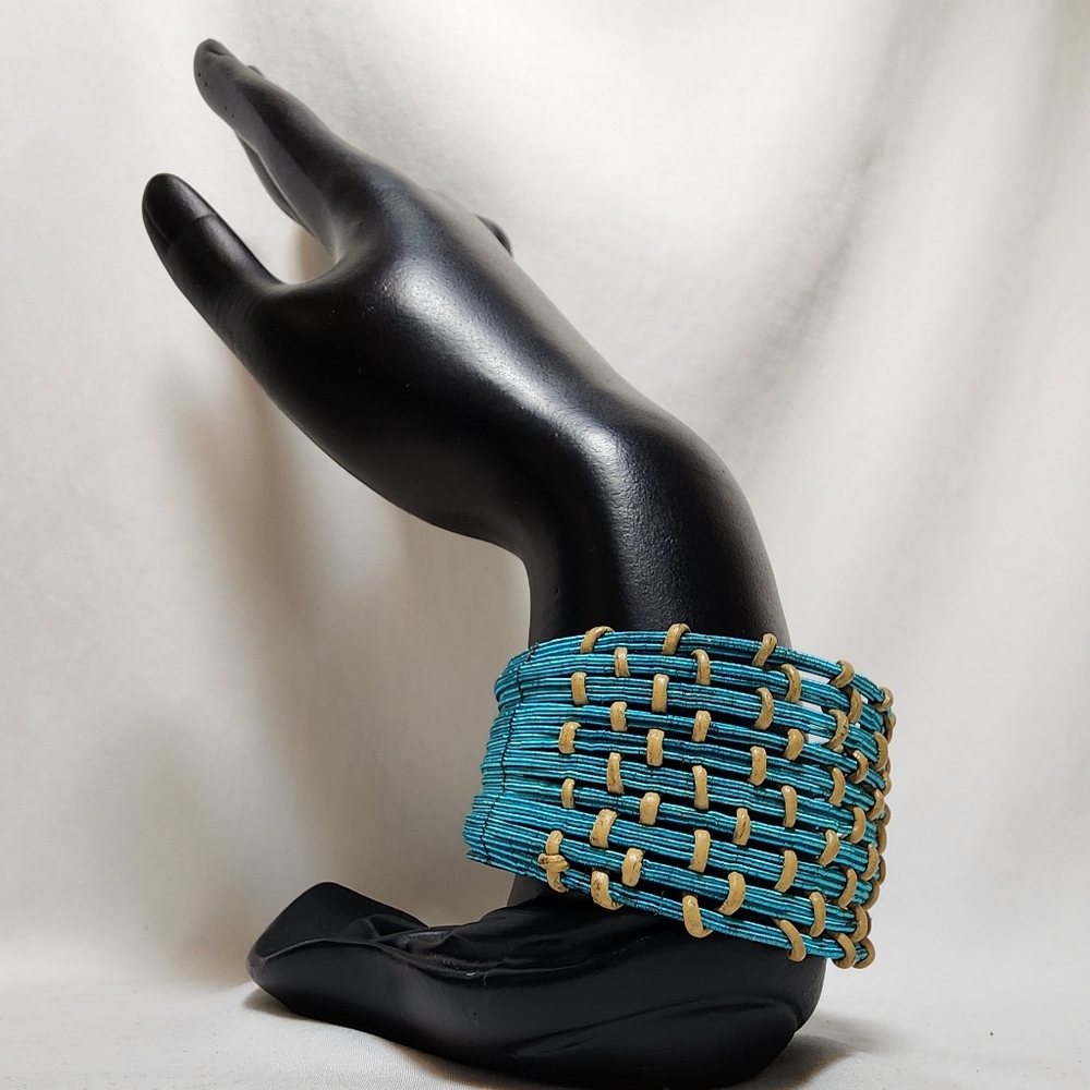Vintage Wire Wrapped Cuff Bracelet – Boho Turquoise & Leather
